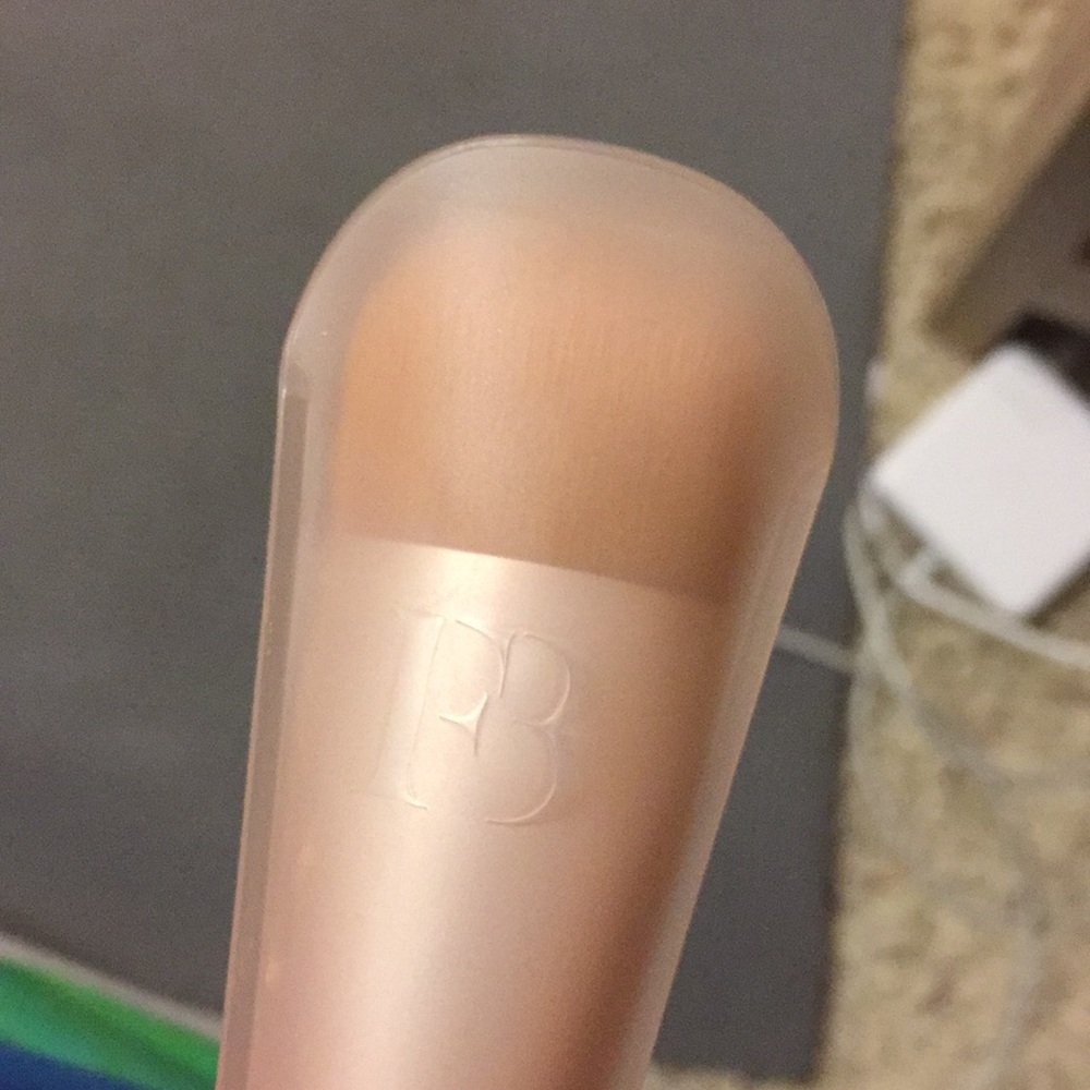 FENTY FOUNDATION BRUSH
